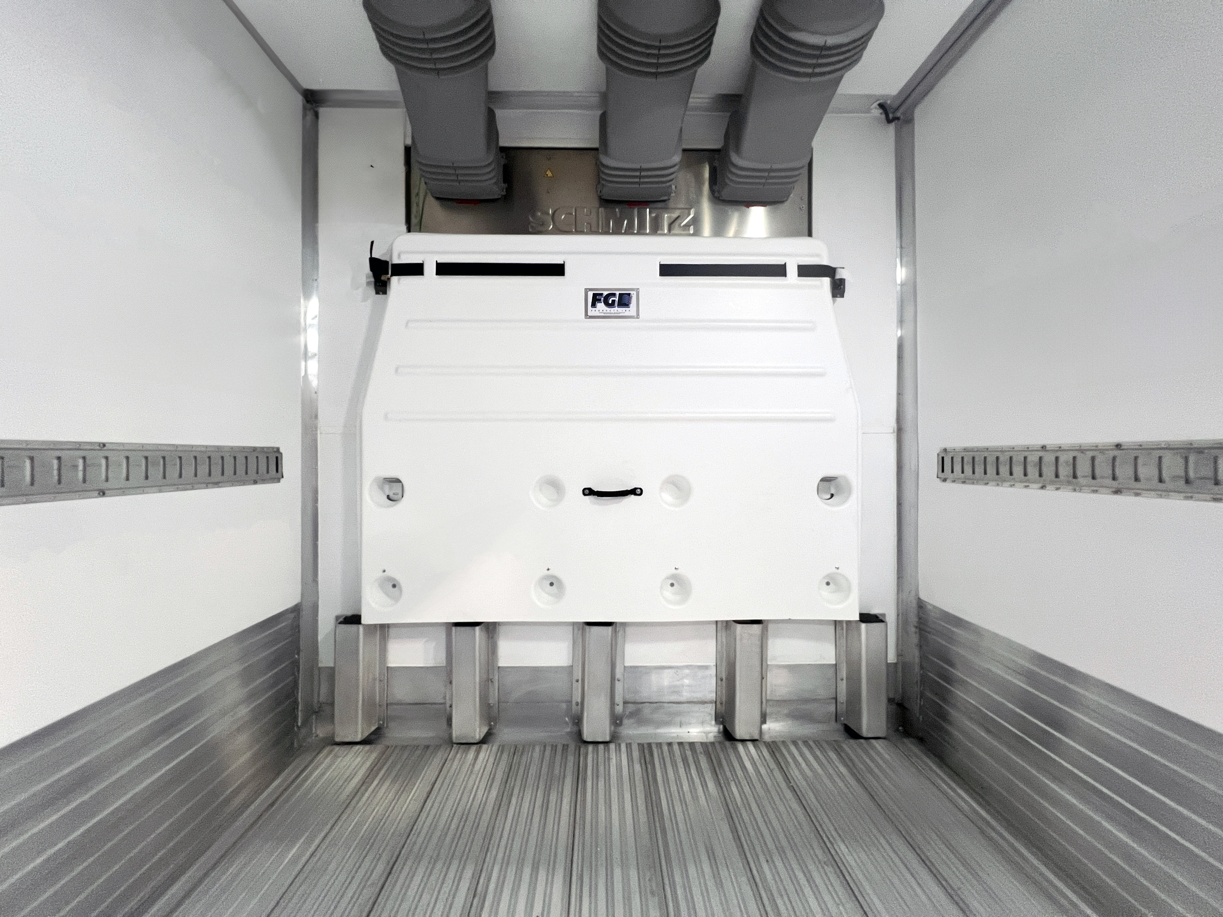 Removable air return bulkhead  and heavy-duty pallet stops